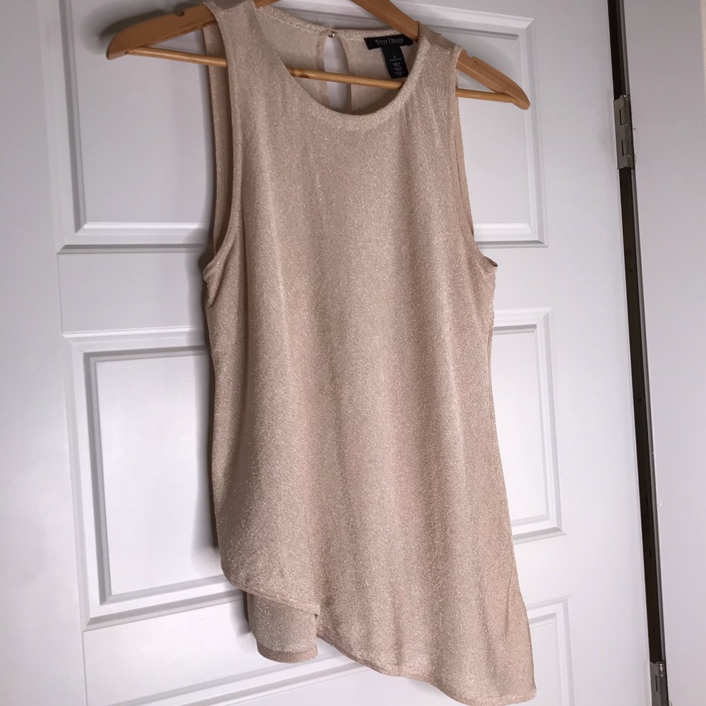 Sleeveless light rose top